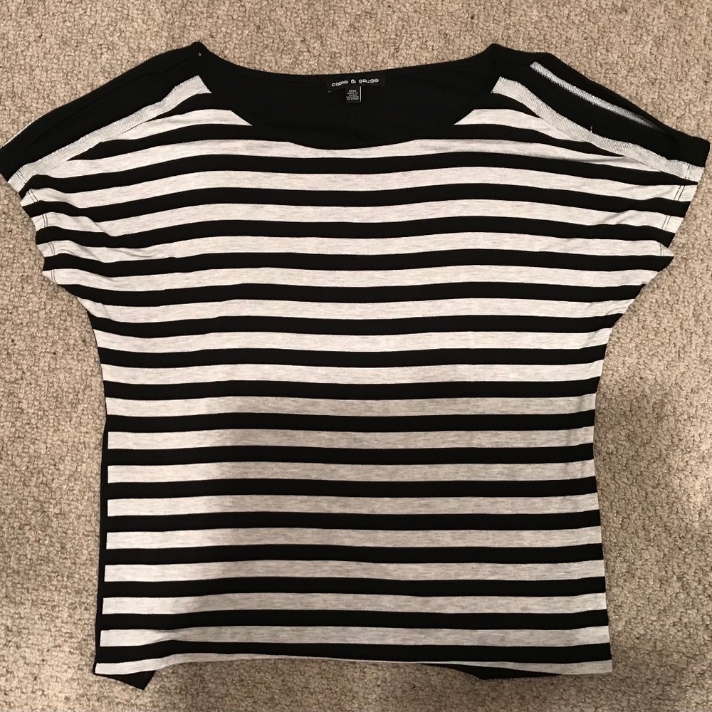 Short Sleeve Cable & Gauge T top